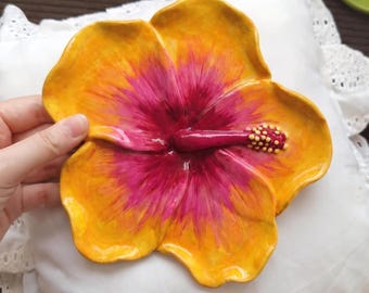 Schmuckschale aus Ton mit Hibiskusblüte, handbemalte Keramikteller mit Hibiskusblüte