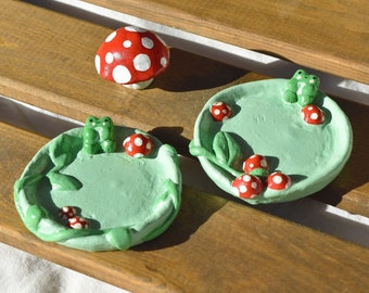 Frog Clay Dish - Frog Trinket Dish , Mushroom Ceramic Jewelry Tray , Frog Ring Dish