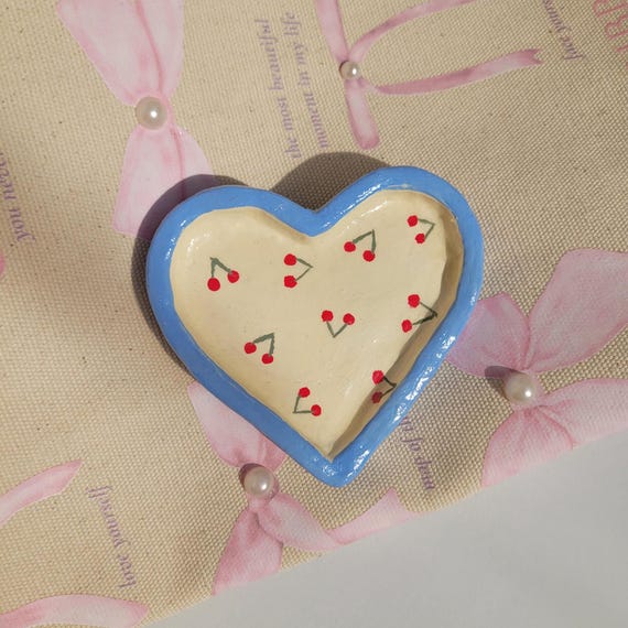 手作りのチェリーハート型粘土皿：セラミックリングジュエリートレイ