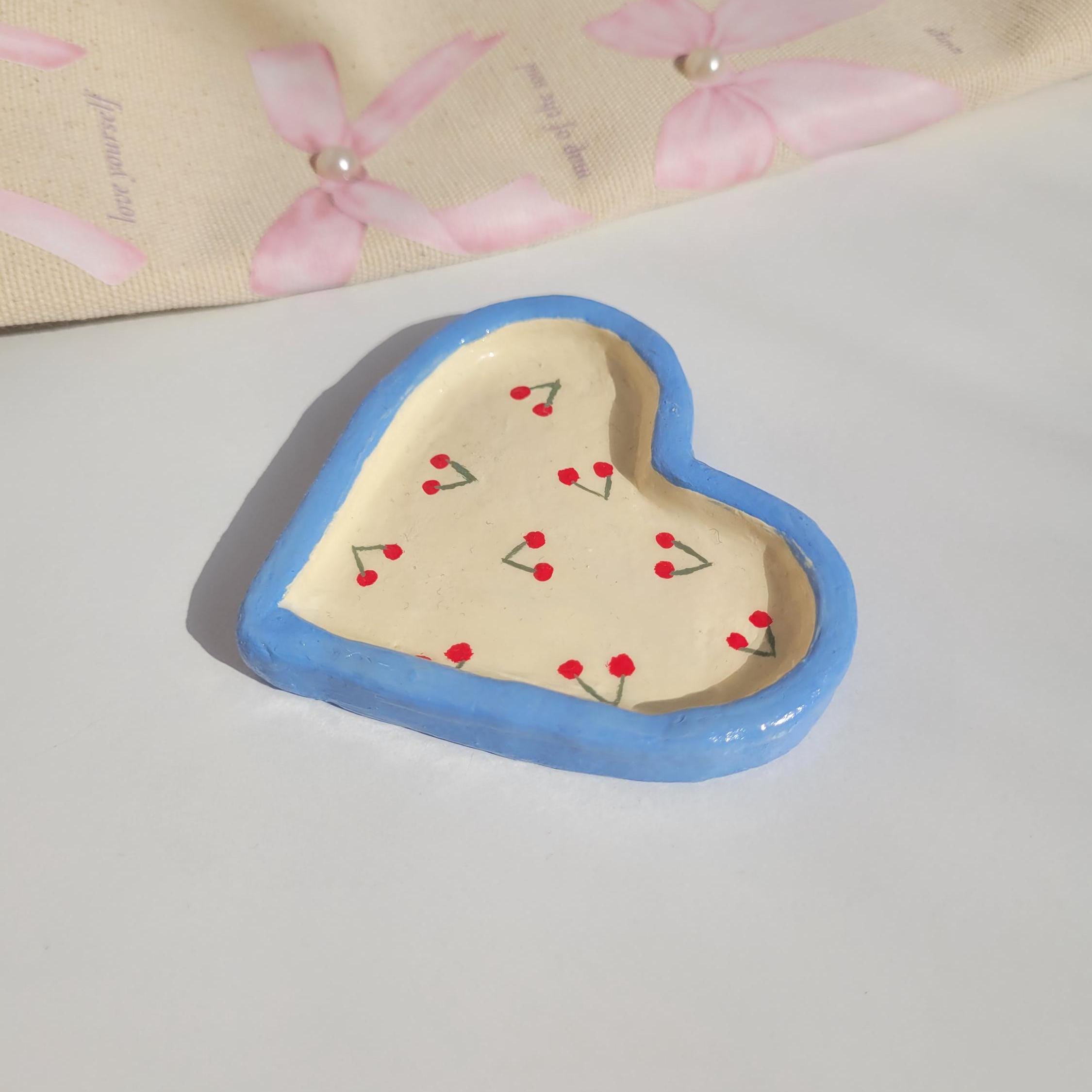 手作りのチェリーハート型粘土皿：セラミックリングジュエリートレイ