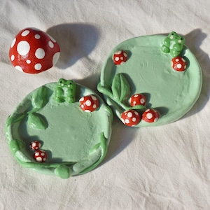 Frog Clay Dish - Frog Trinket Dish , Mushroom Ceramic Jewelry Tray , Frog Ring Dish