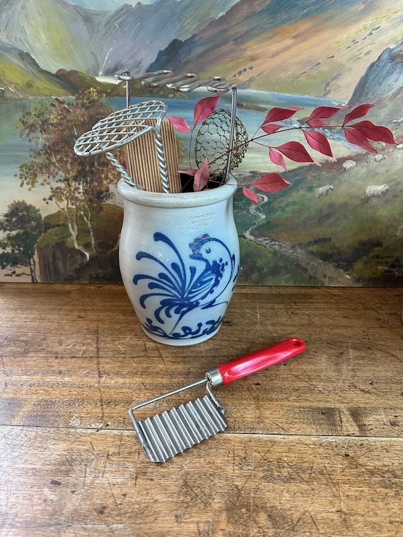 Red Handled Scalloped Slicer Potato Cutter Crinkle Cut 