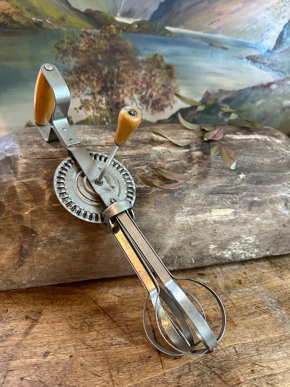 Vintage Hand Mixer /egg Beater With WOODEN Handle Stainless Steel Very Good  Condition, Country Farmhouse Kitchen Utensils 