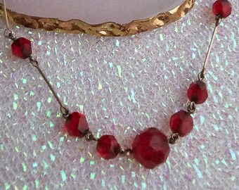 Collier en verre tchèque rouge, vintage des années 1930, bijoux tchèques,