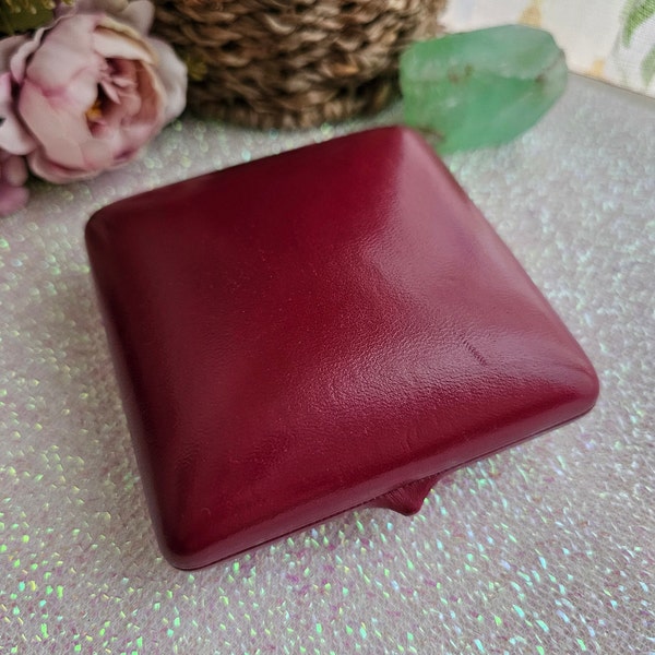 Vintage Jewellery Box, Bangle Box, Vintage Gift Box, Red with cream interior, Henry Levine Jewellers