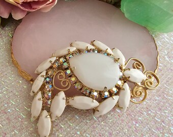 Heart Scroll Milk Glass Aurora Borealis Gold Vintage Brooch, Unsigned Costume Jewellery