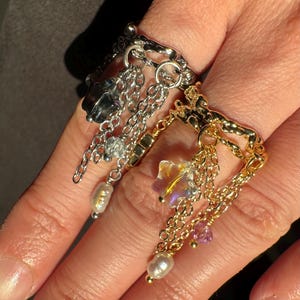 Anello pendente con catena a nappine Y2K, anello asimmetrico con frange e perle, anello aperto con stella e croce in stile grunge, gioielli di tendenza