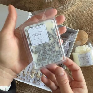 Handcrafted soy wax melts made from natural soy wax and infused with premium essential oils, perfect for aromatherapy, spa relaxation, and cozy home décor. Ideal as housewarming gifts, new home gifts, fall wax melts, or thoughtful relaxation gifts. Versatile for events as wedding favors, bookish gifts, or paired with lavender sachets for an elegant touch. Eco-friendly wax melts that bring warmth, fragrance, and personalization to any occasion.
