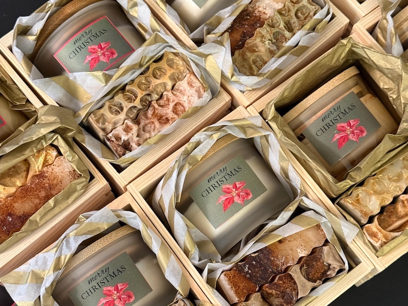 Handmade luxury Christmas gift box with deluxe spa gift set items – organic bath gift box, natural bath salt, artisan soap, soy candle, and cozy winter spa gift set. Perfect holiday self care present, Christmas gift for her, friend gift box, or unique gift box idea. A festive pamper gift box, designed as a Christmas gift box for family, teacher, or coworker, bringing relaxation, comfort, and hygge vibes.