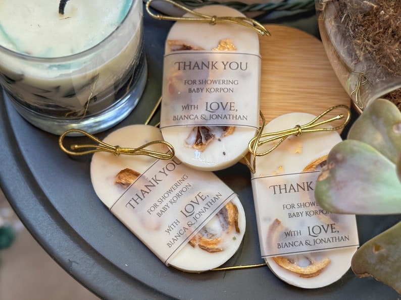 Personalized burnt orange soy wax sachet favors featuring dried orange slices, handmade soy wax air fresheners and custom vellum labels with names and dates. Elegant wedding favors, bridal shower favors, baby shower gifts, engagement party favors and wedding guest favors. Neutral boho decor with natural botanicals and premium fragrance oils. Perfect for wedding welcome bags, bridesmaid gifts, bridal events and special celebrations.