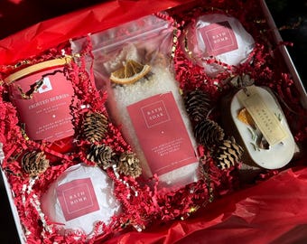 Luxury Christmas Gift Box – Deluxe Spa Gift Set with Bath Bombs, Organic Soap & Soy Candle – Holiday Self Care Gift for Her