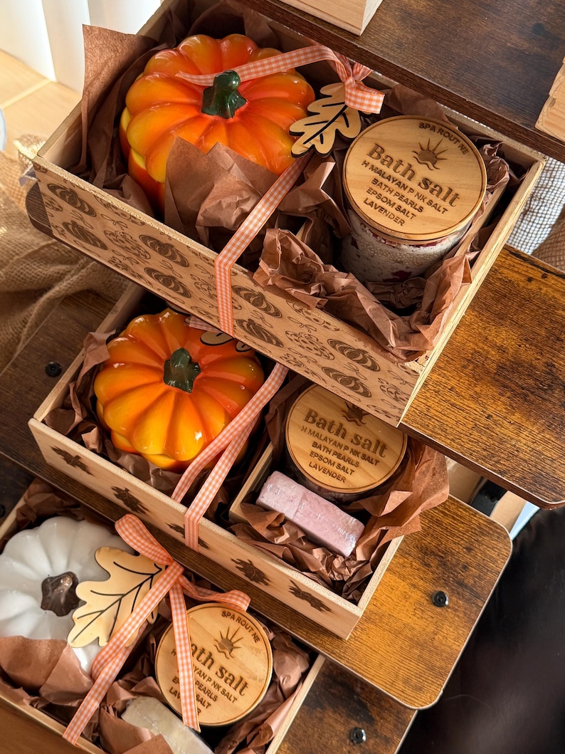 Luxury Christmas Gift Box – Deluxe Spa Gift Set with Bath Bombs, Organic Soap & Soy Candle – Holiday Self Care Gift for Her image 14