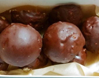 Agujeros de dona con glaseado de chocolate (cetogénicos/sin lácteos)