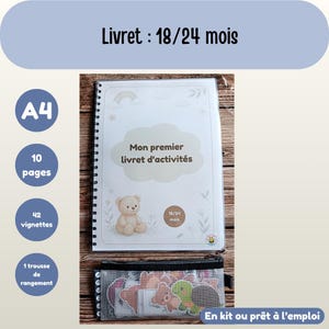 Peut inclure: Un livret d'activités A4 avec le texte "Mon premier livret d'activités" et une illustration d'ours en peluche. Il comprend 10 pages, 42 vignettes et une trousse de rangement. Conçu pour les enfants de 18-24 mois. Le texte "Livret: 18/24 mois" est également visible.
