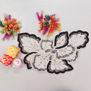 handmade beaded placemat, beaded charger, beaded table mat, round mat, gift for her, embroidered decorative placemat