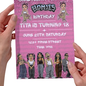 Könnte beinhalten: Rosa Geburtstagseinladung mit dem Text "COME KICK IT FOR THE HOMIES BIRTHDAY TITA IS TURNING 18" und Veranstaltungsdetails. Enthält Cartoon-Illustrationen von Personen im Lowrider-Stil. Die Veranstaltung findet am 20. Juni um 19 Uhr statt.