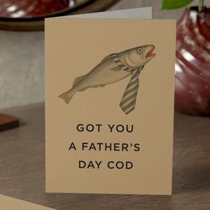 Tarjeta del Día del Padre: Pesca - Te conseguí un bacalao para el Día del Padre - Divertido juego de palabras con tarjetas del Día del Padre - Tarjeta del Día del Padre - Tarjeta de felicitación de 5x7 - Tarjeta divertida
