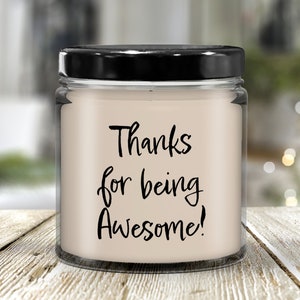 Świeca Thanks for Being Awesome 9 uncji | Świeca na prezent, Zapachowa świeca sojowa, Prezent pełen znaczenia, Świeca odlewana ręcznie, Organiczne rękodzieło, Dekoracja świec zdjęcie 2