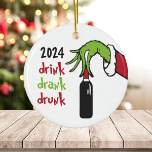 Bebida Bebeu Bêbado Grinch 2024 Engraçado Enfeite de Cerâmica de Natal | Presente de Natal 2024, Presente de Lembrança, Presente Engraçado, Enfeite de Natal de Feriado 2024