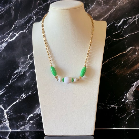 VTG 1970s Avon Green White Beaded Necklace Retro … - image 1