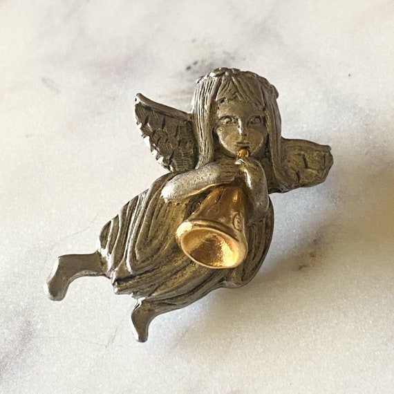 Angel brooch pin deals