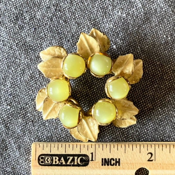 Vintage Enameled Leaf Berry Wreath Brooch Pin Gre… - image 9