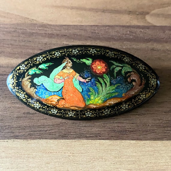 Vintage Russian Folk Art Lacquered Brooch Hand Pa… - image 3