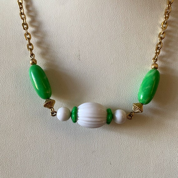 VTG 1970s Avon Green White Beaded Necklace Retro … - image 3