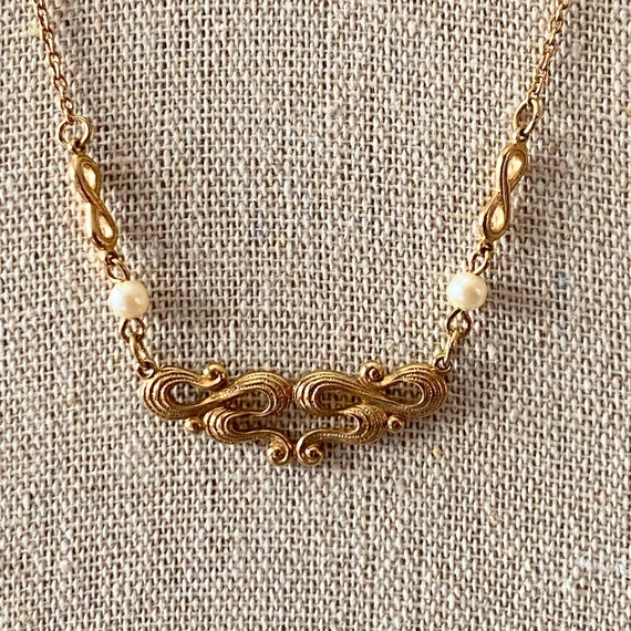 Vintage Avon Gold Tone Necklace Simulated Pearls … - image 1