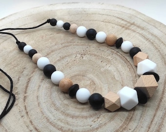 Collier d'allaitement et de portage biberonnage et éveil blanc et noir bois et silicone alimentaire