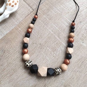 Breastfeeding and carrying necklace wood beige copper leopard black silicone awakening