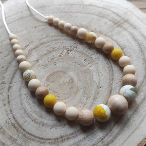 Breastfeeding and baby carrier necklace silicone and wood beige floral mustard yellow