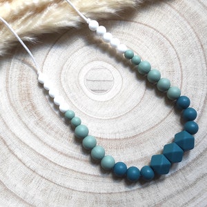 Silicone nursing and carrying necklace in green and white tones