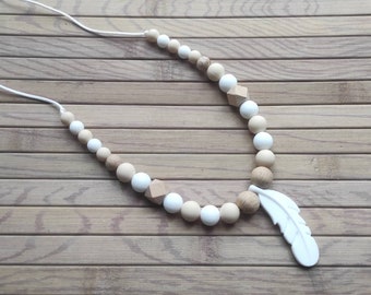 Collier d'allaitement et de portage biberonnage silicone bois beige blanc plume