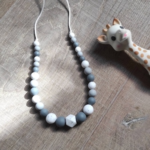 Gritty white and gray silicone breastfeeding and bottle carrying collar