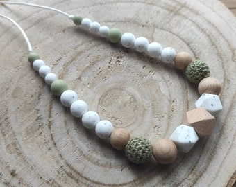 Collier d'allaitement et de portage biberonnage silicone bois crochet blanc granite et vert kaki