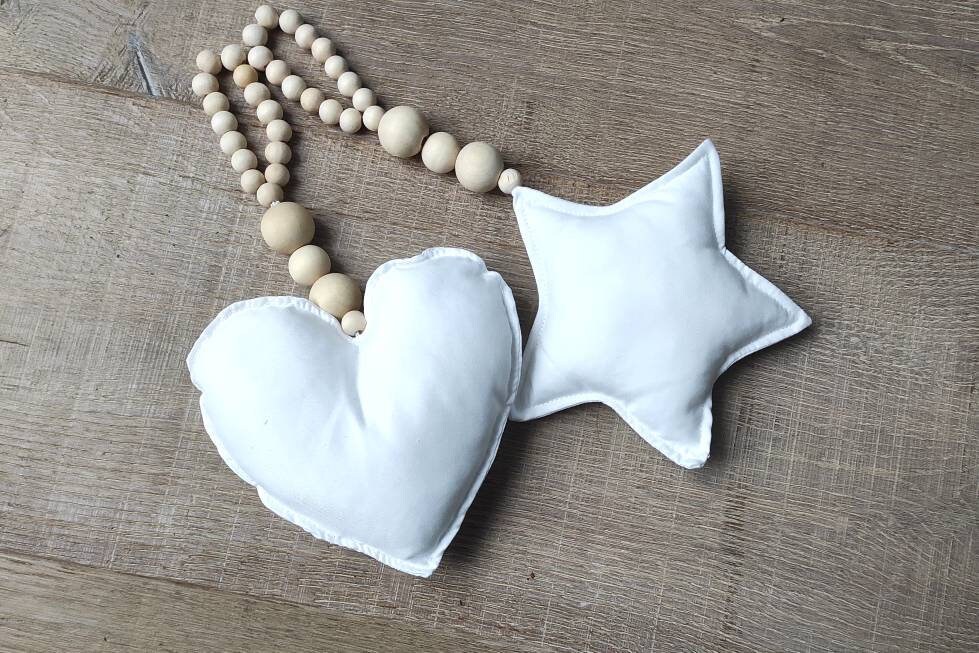 Suspensions Blanches Mousse Étoile et Coeur