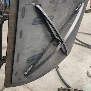 Smoker firebox brace 1