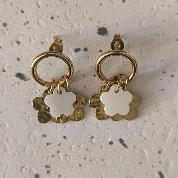 Boucles d'oreilles fleur nacre