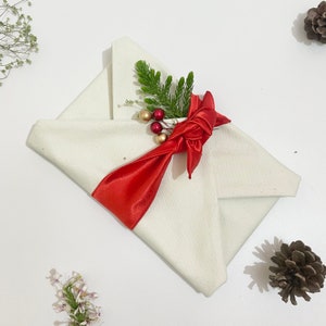 Emballage cadeau de Saint-Valentin Emballage cadeau réutilisable et respectueux de l'environnement Tissu d'emballage Furoshiki fabriqué à la main à partir de toile 100 % coton avec ruban de satin image 2