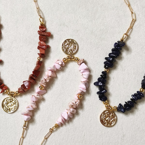 LUCKY - Collier pierres naturelles fait main, pierres semi précieuses, Howlite rose, Blue sand stone, Gold sand stone