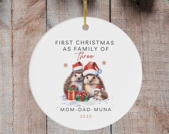 Primera Navidad como una familia de tres adornos navideños, adorno navideño familiar personalizado, adorno navideño personalizado para nuevos padres