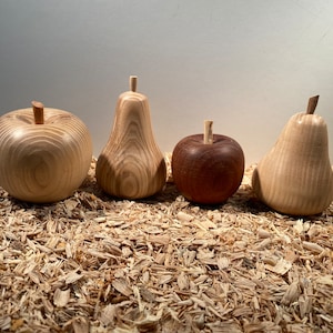 Handgedrechselte Äpfel & Birnen aus Holz | Natürliche Dekofigur | Obst Unikate handmade | Geschenkidee Holzkunst | zeitlose Tischdeko