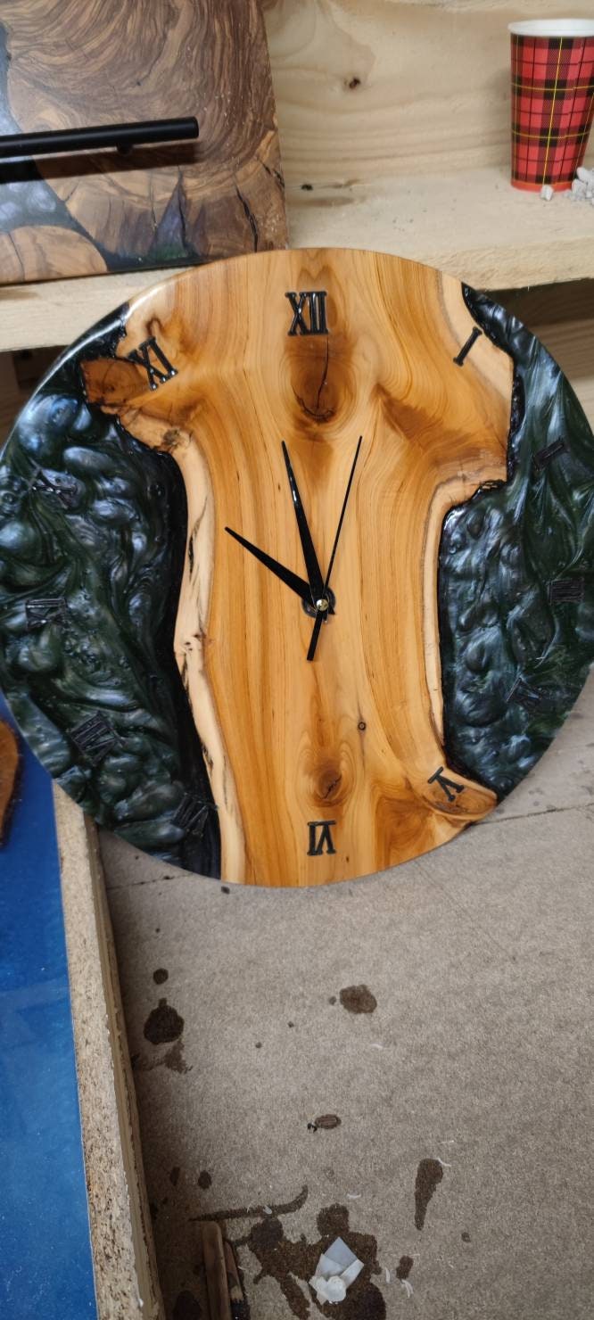 Horloge Bois et Résine