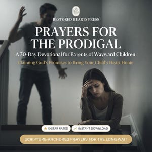 Pode incluir: Um devocional digital intitulado PRAYERS FOR THE PRODIGAL: A 30-Day Devotional for Parents of Wayward Children. A imagem mostra uma pessoa angustiada sentada em escadas com outra pessoa atrás. Inclui texto: Claiming God's Promises to Bring Your Child's Heart Home, 5-STAR RATED, INSTANT DOWNLOAD e SCRIPTURE-ANCHORED PRAYERS FOR THE LONG WAIT.