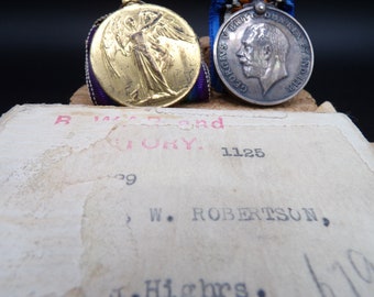 WW1 Royal Highlanders (the Black Watch) medals named with original packing