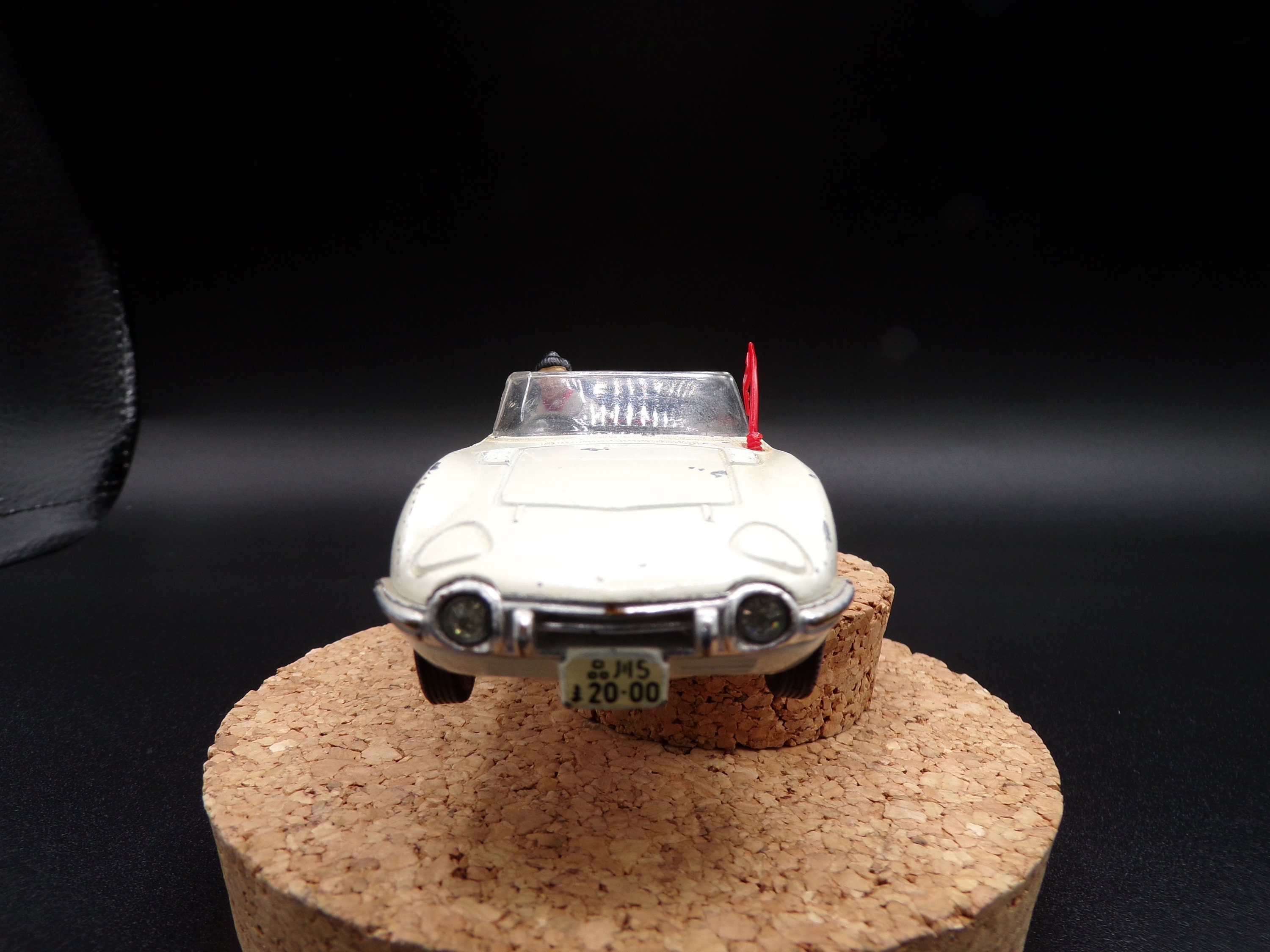 新作，100%新品 CORGI TOYOTA 2000GT 007は二度死ぬ ボンドカー 欠品