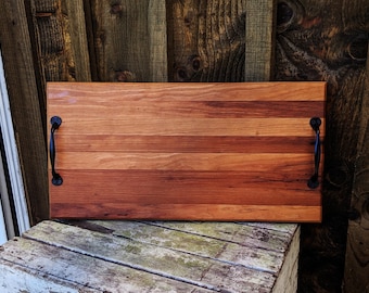 Tabla de embutidos de madera veteada con asas de hierro fundido, ideal como regalo de boda, bandeja de aperitivos de madera, tabla de pastoreo, hermosa bandeja para servir, EE. UU.