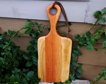 Charcutería de madera hecha a mano, bandeja de madera de cerezo para queso y carne, tabla de pastoreo de madera, centro de mesa rústico para bodas, tabla de charcutería con asa