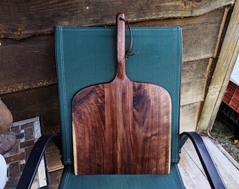 Pala para pizza de madera de nogal negro, tabla de pizza de madera hecha a mano con mango y correa de cuero, pala rústica para hornear, cocinar y servir pizza